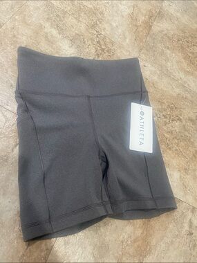 Athleta Interval Stash 5” short